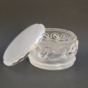 Lalique France Crystal Cygnes Swan Trinket Box Frosted Clear Round Lidded‎ NOTE